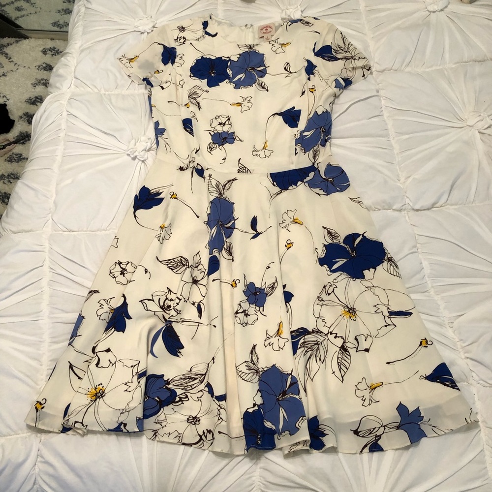 Brooks Brothers Red Fleece white blue floral dress